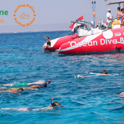 Der Ocean Diva Katamaran ist eine beliebte Option für Bootsausflüge und Erlebnistouren entlang der Küste von Hurghada im Roten Meer.